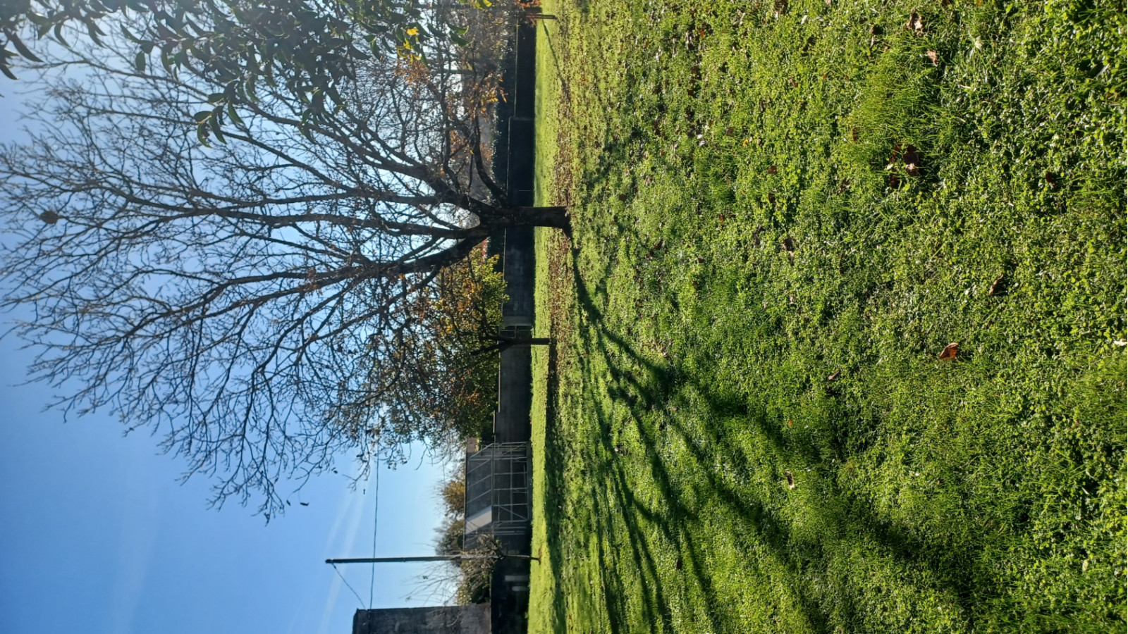 Terrain constructible de 650m2 à Landiras/ image 1