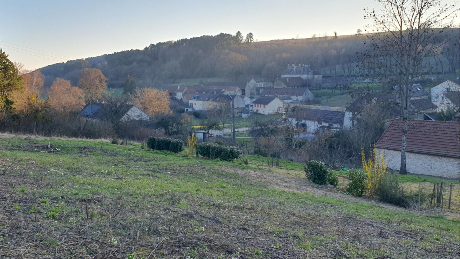Terrain constructible de 1600m2 à Échevronne/ image 1