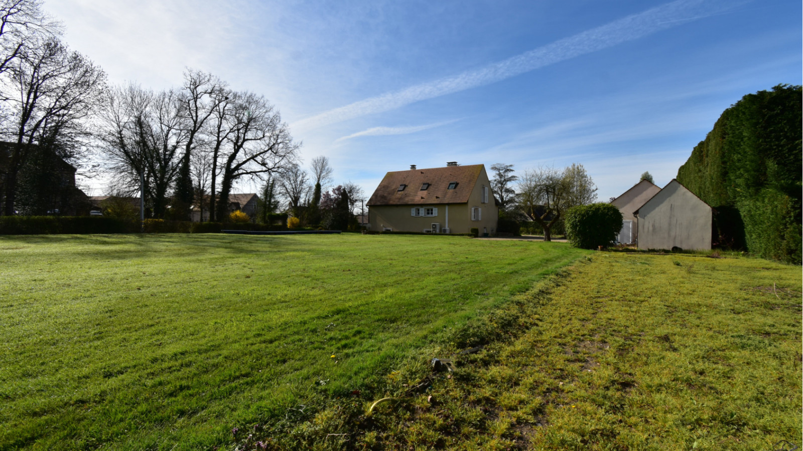 Terrain constructible de 830m2 à Ruffey-lès-Beaune/ image 1
