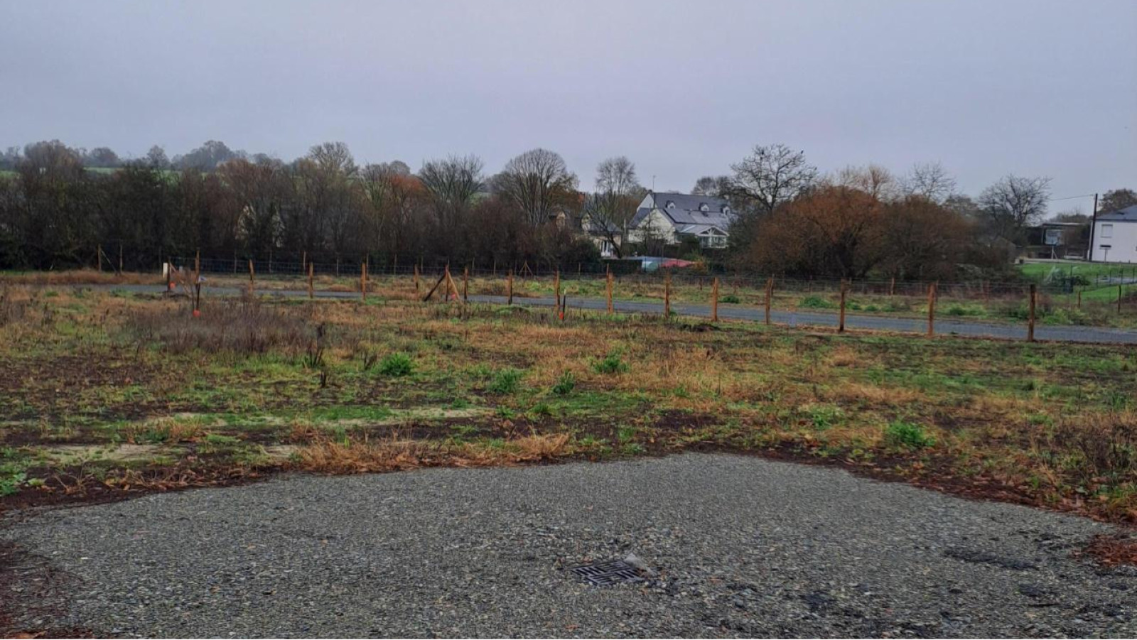 Terrain constructible de 330m2 à Segré-en-Anjou Bleu/ image 1