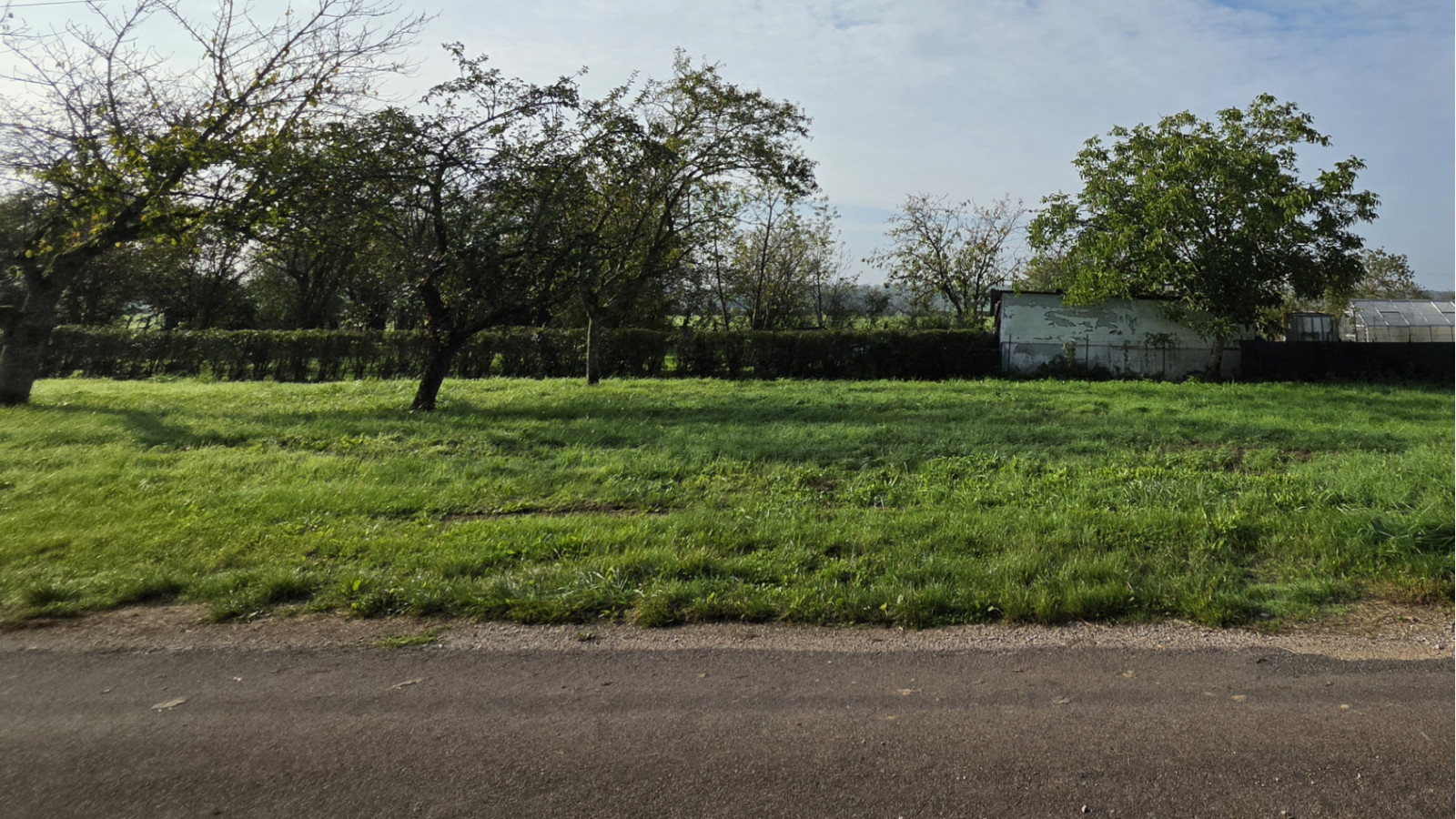 Terrain constructible de 301m2 à Villebichot/ image 1