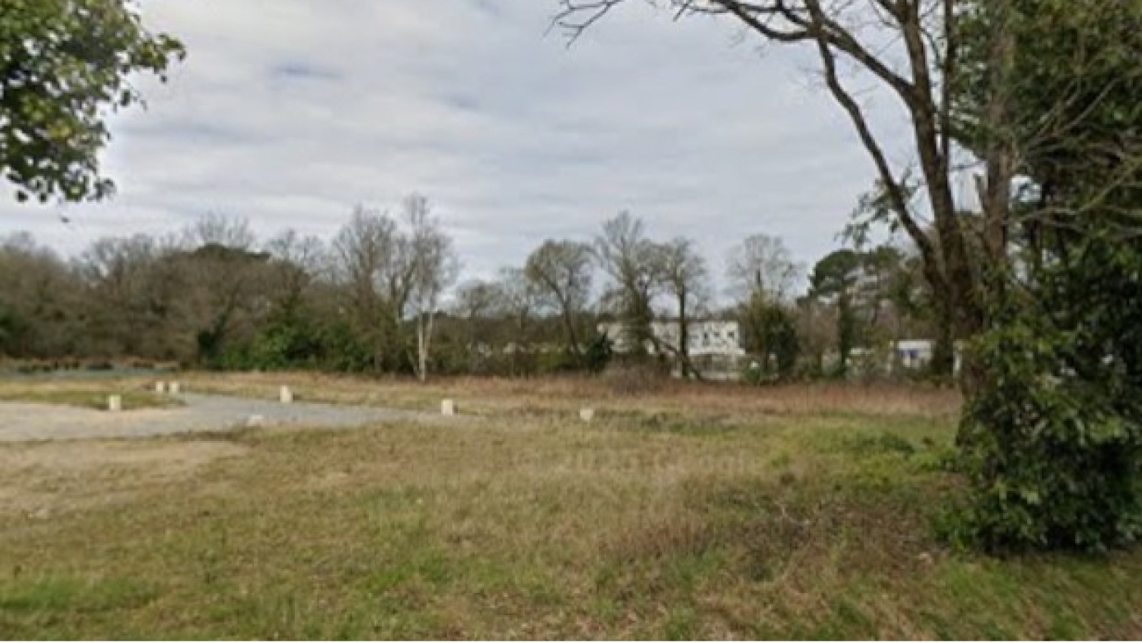 Terrain constructible de 392m2 à Kervignac/ image 1
