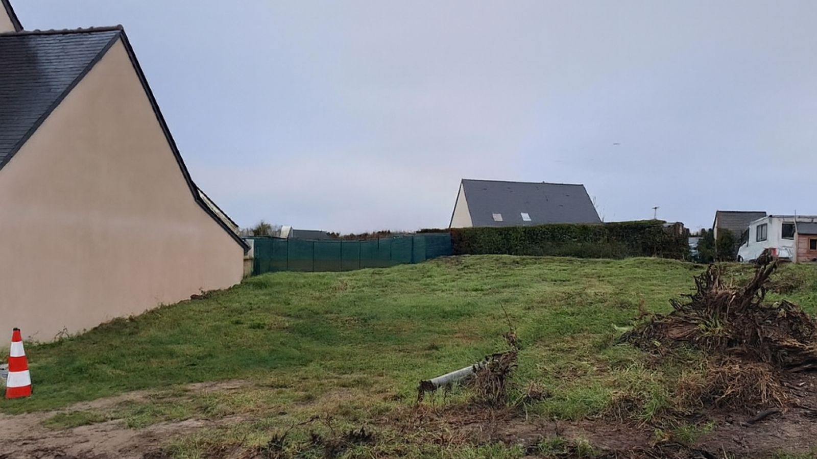 Terrain constructible de 665m2 à Le Lion-d'Angers/ image 1