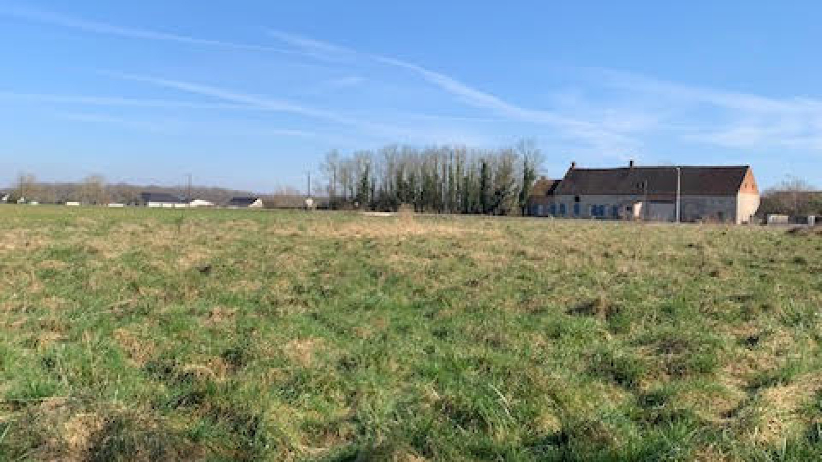 Terrain constructible de 1272m2 à Pagny-le-Château/ image 1