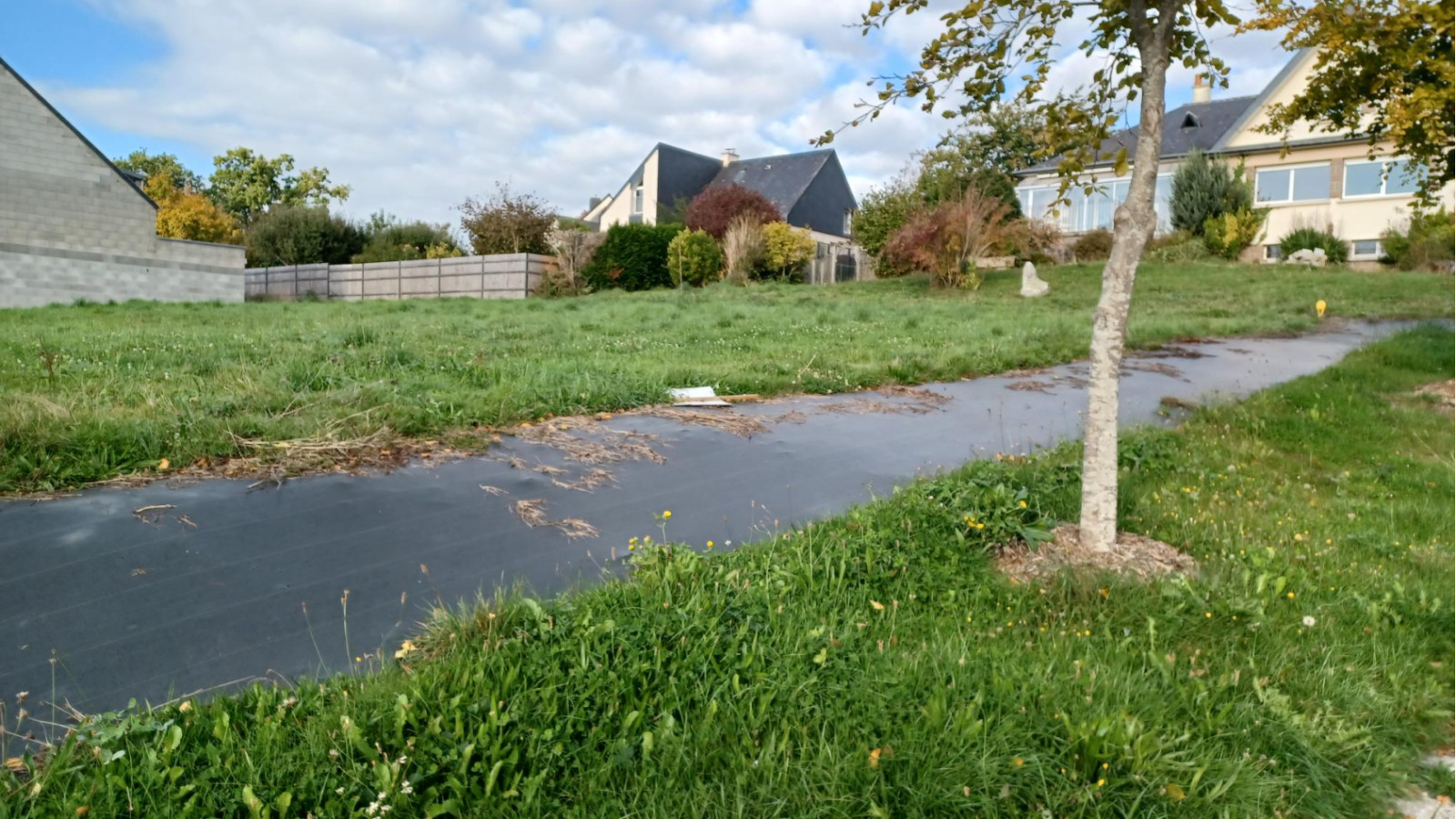 Terrain constructible de 460m2 à Gosné/ image 1