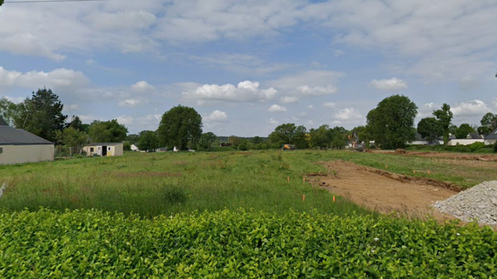 Terrain constructible de 303m2 à Pluneret/ image 1