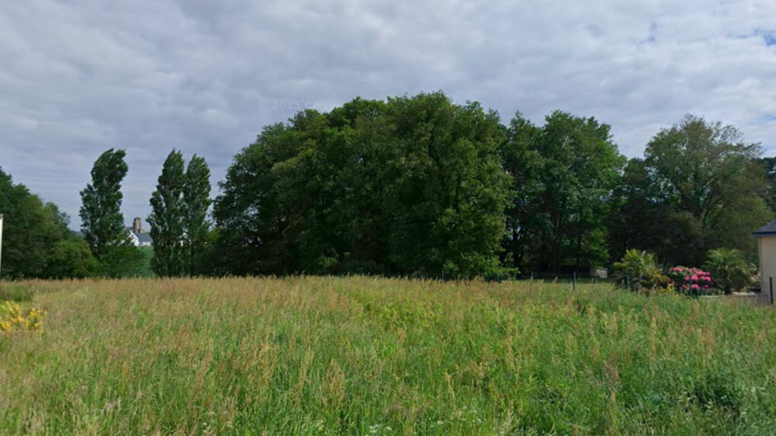 Terrain constructible de 467m2 à Molac/ image 1