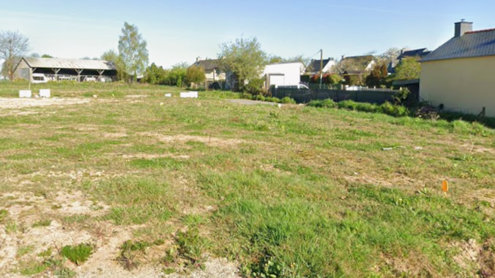 Terrain constructible de 399m2 à Cintré/ image 1