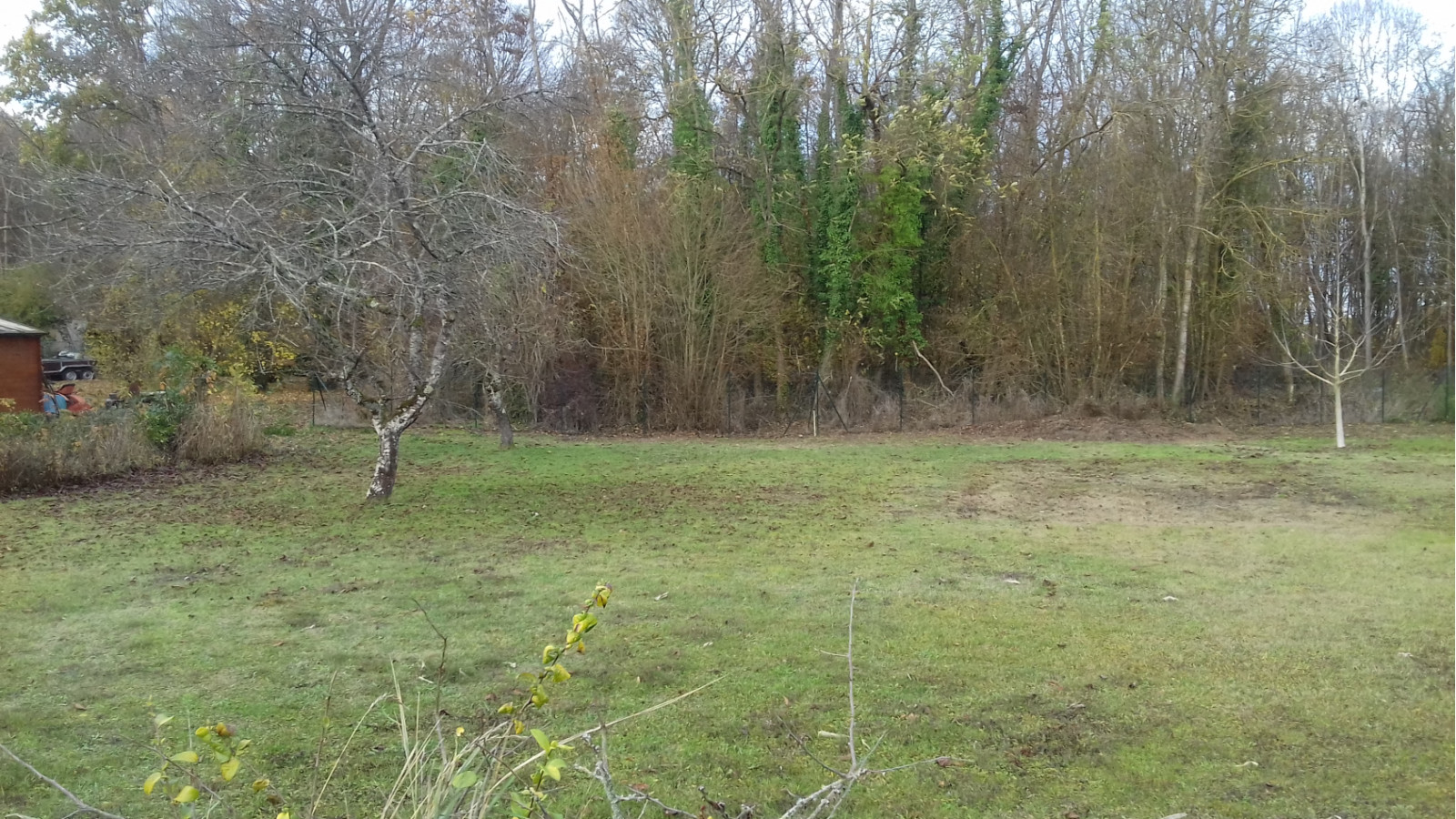 Terrain constructible de 453m2 à Puiseaux/ image 1