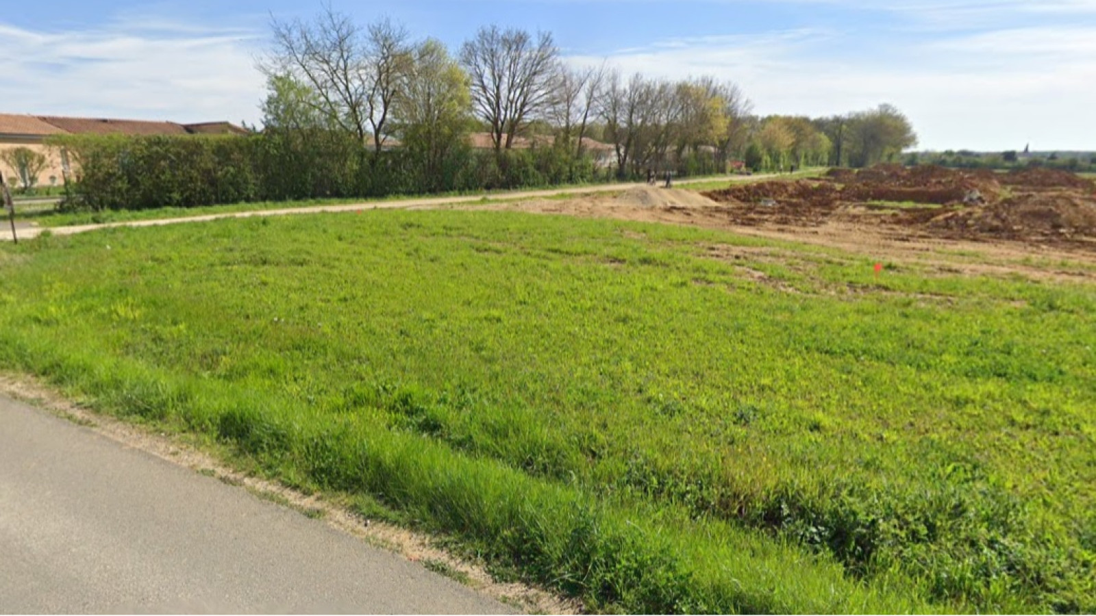 Terrain constructible de 980m2 à Amberre/ image 1