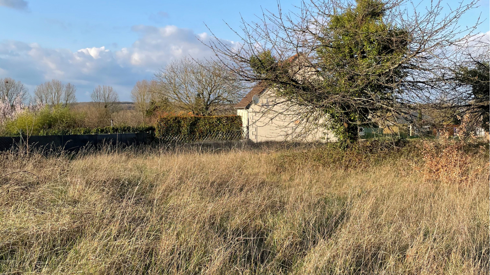 Terrain constructible de 789m2 à Beaulieu-lès-Loches/ image 1