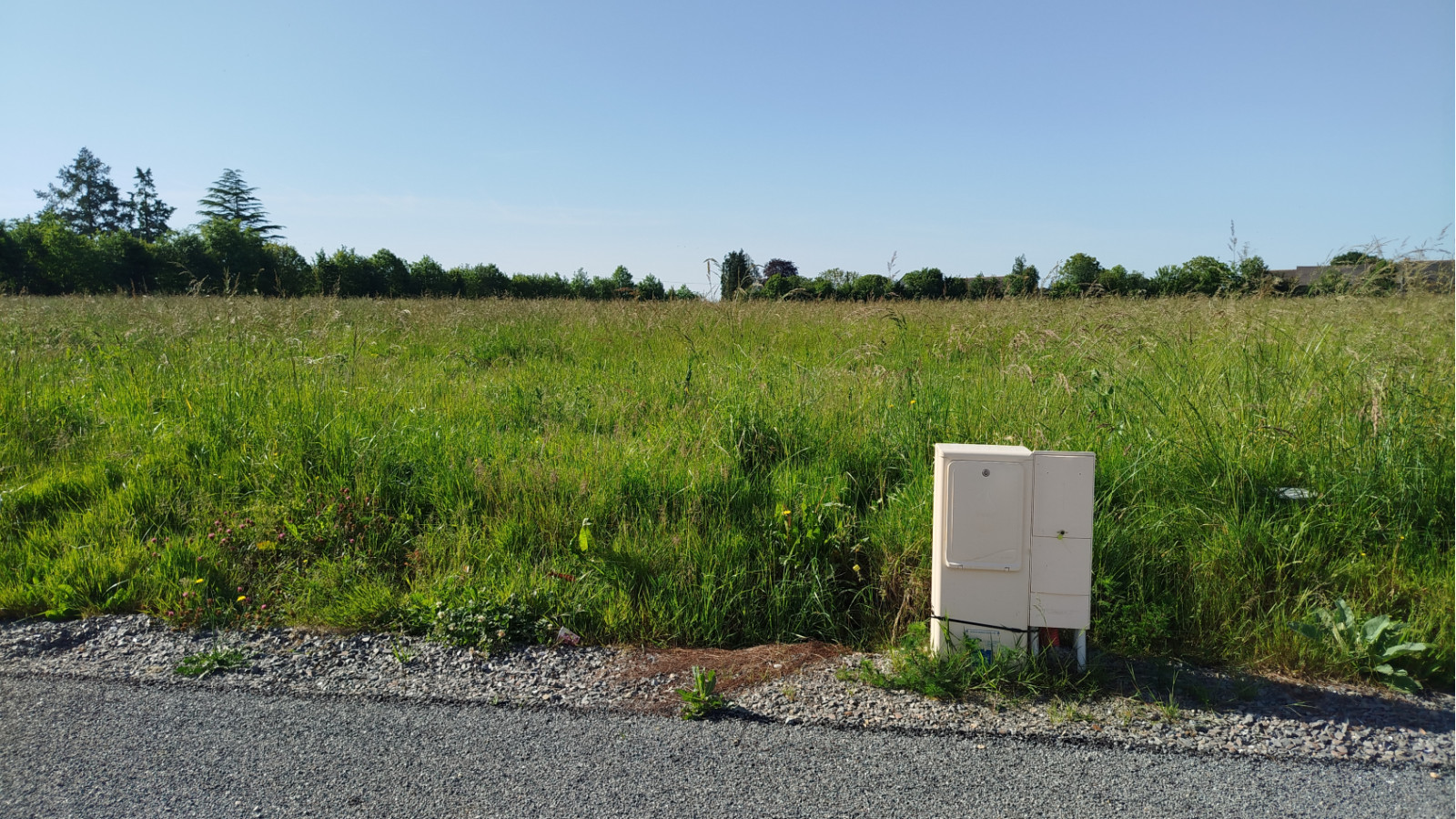 Terrain constructible de 319m2 à Torcé/ image 1