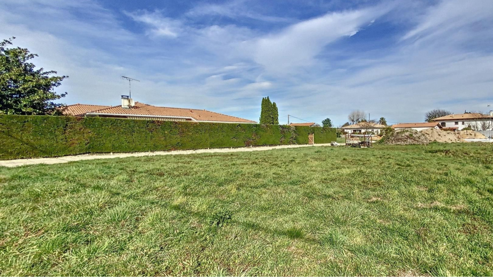 Terrain constructible de 671m2 à Le Teich/ image 1