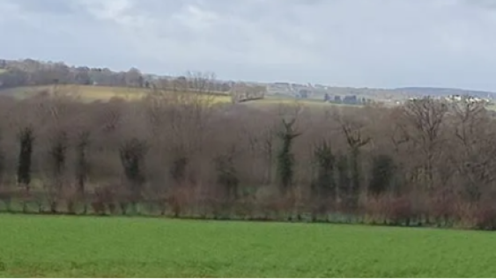 Terrain constructible de 450m2 à Kergrist/ image 1