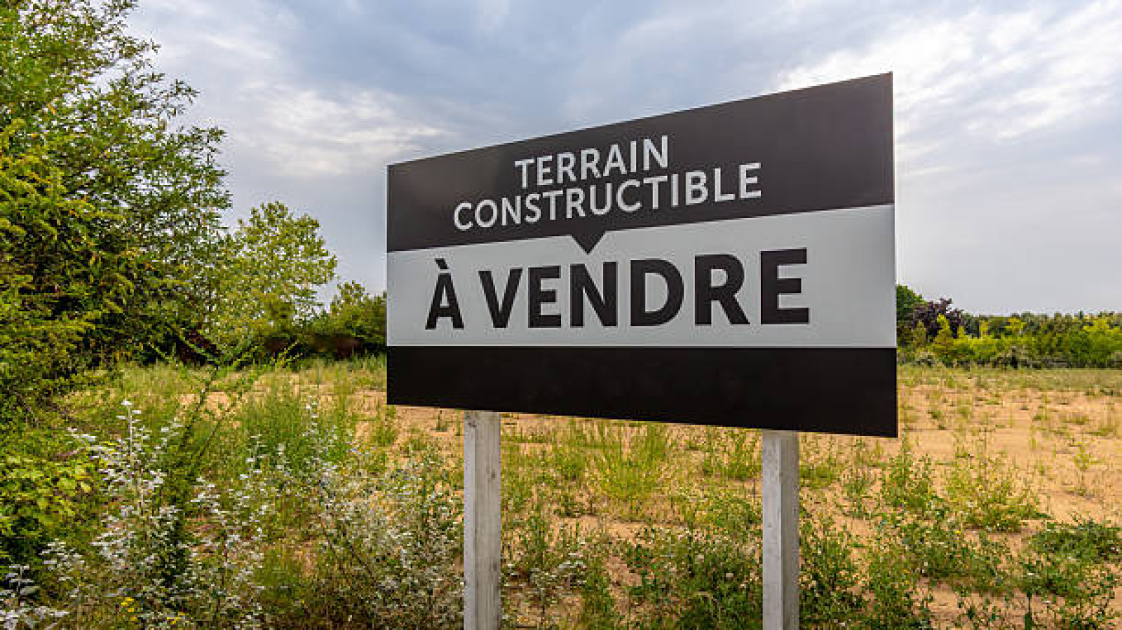 Terrain constructible de 580m2 à Saint-Martin-la-Pallu/ image 1