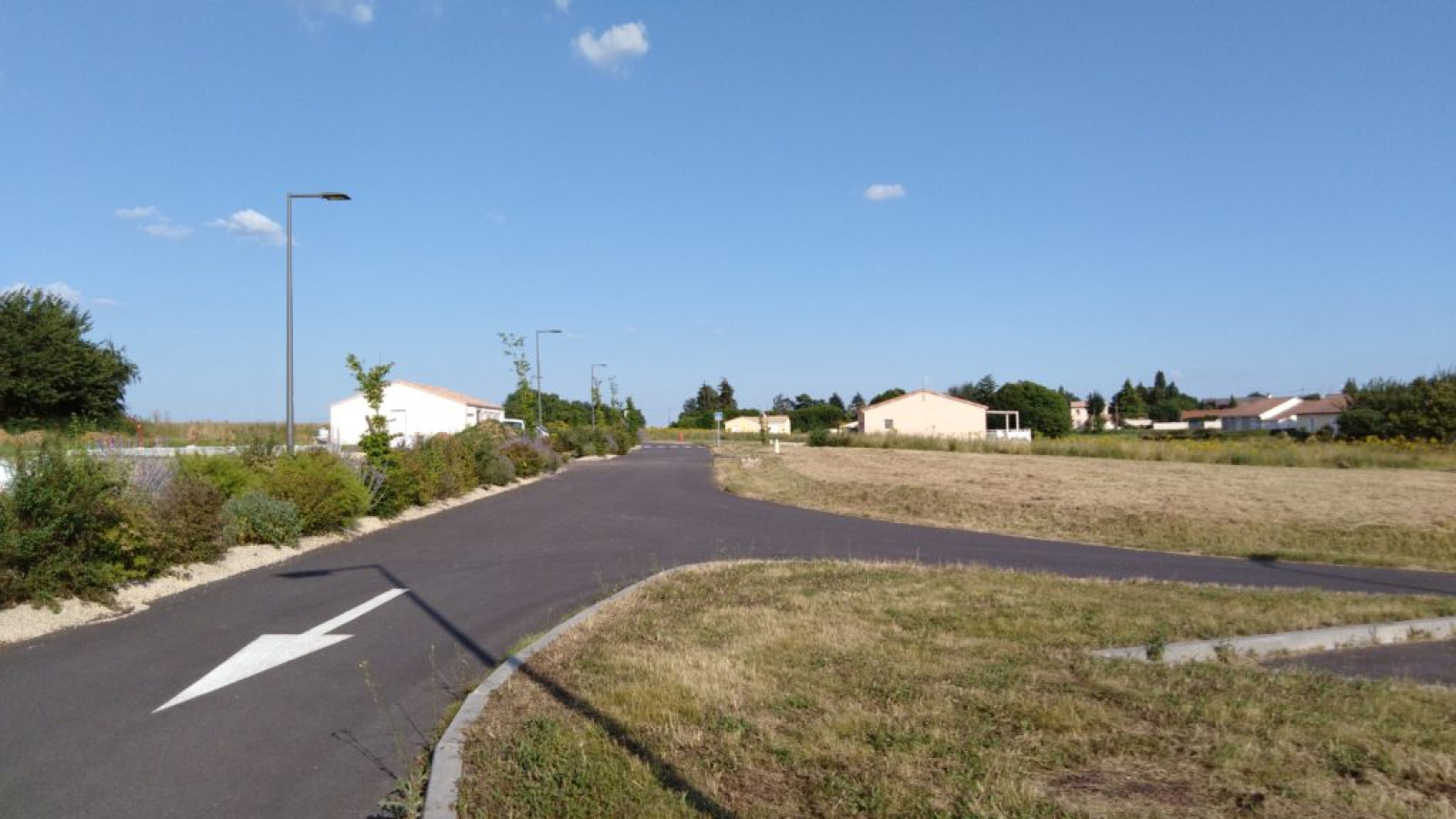 Terrain constructible de 268m2 à Biard/ image 1