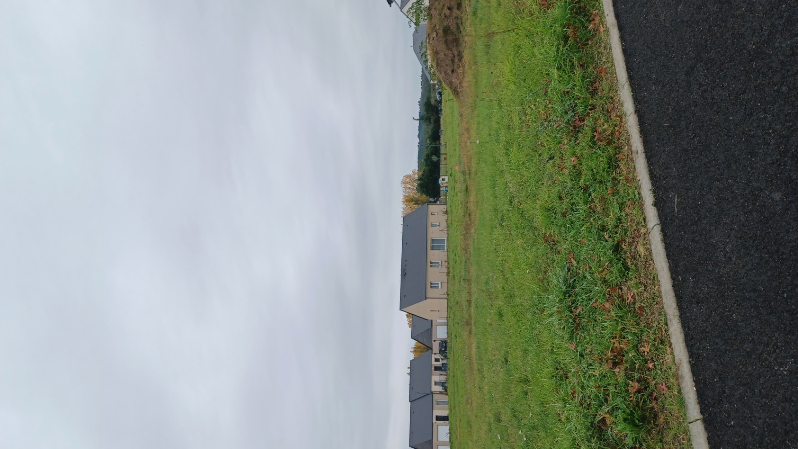 Terrain constructible de 800m2 à Allonnes/ image 1
