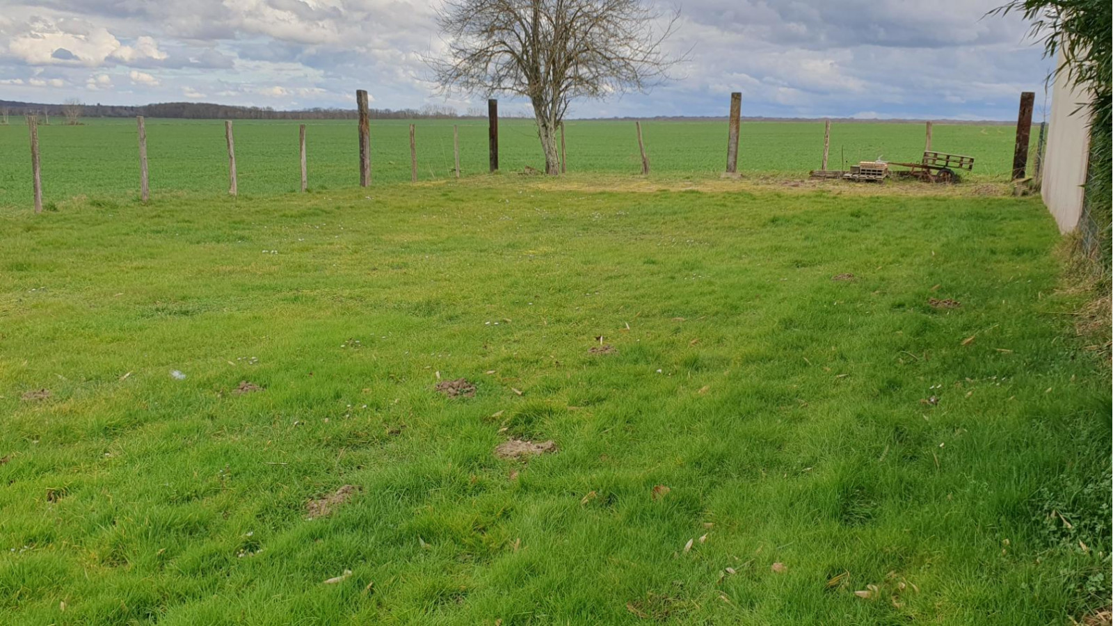 Terrain constructible de 876m2 à Saint-Nicolas-lès-Cîteaux/ image 1