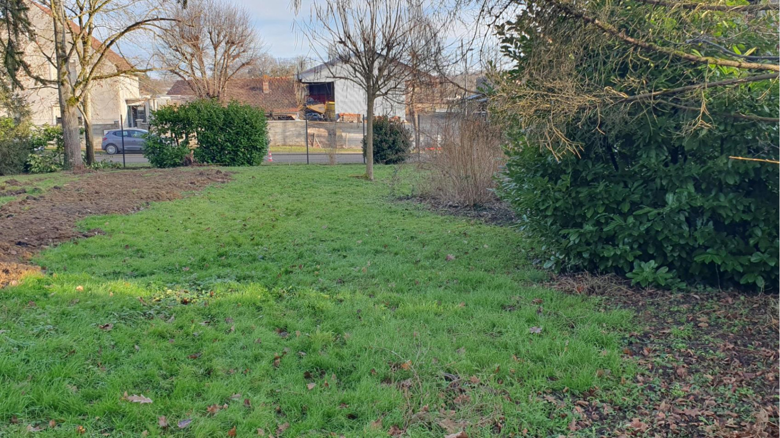 Terrain constructible de 750m2 à Sainte-Marie-la-Blanche/ image 1
