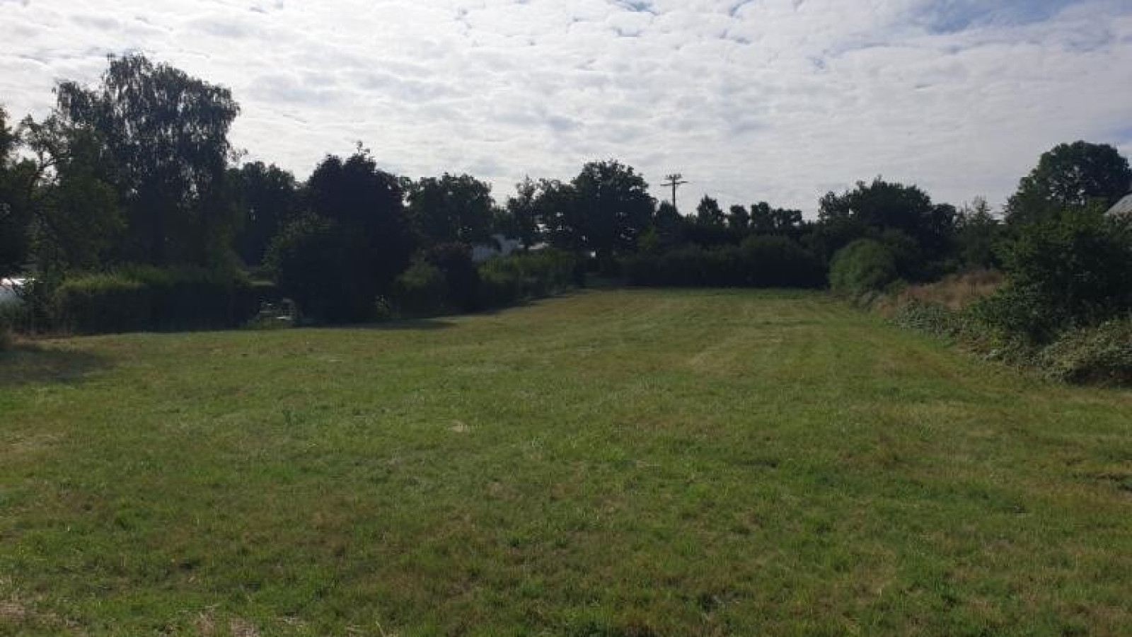 Terrain constructible de 1745m2 à Le Val-Larrey/ image 1