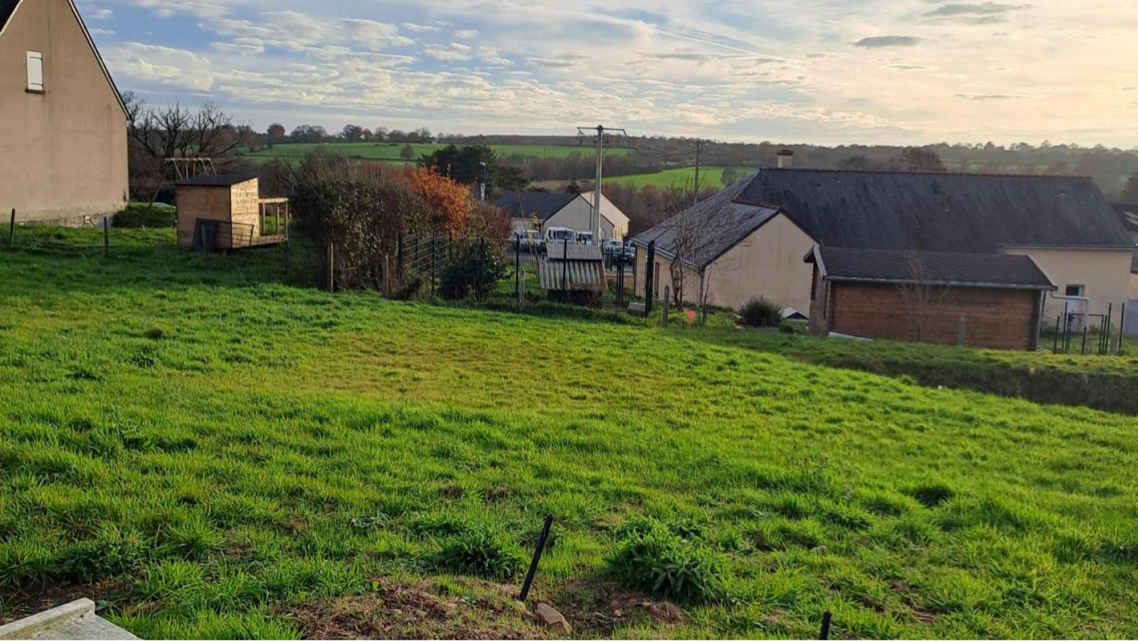 Terrain constructible de 375m2 à Val d'Erdre-Auxence/ image 1
