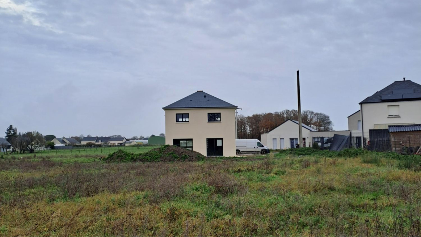 Terrain constructible de 395m2 à Loire-Authion/ image 1