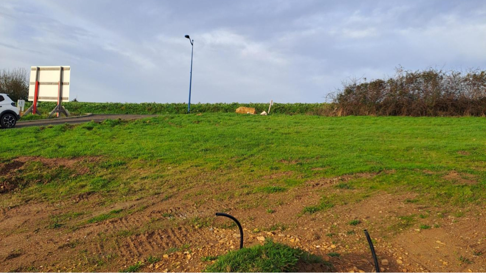 Terrain constructible de 422m2 à Val d'Erdre-Auxence/ image 1