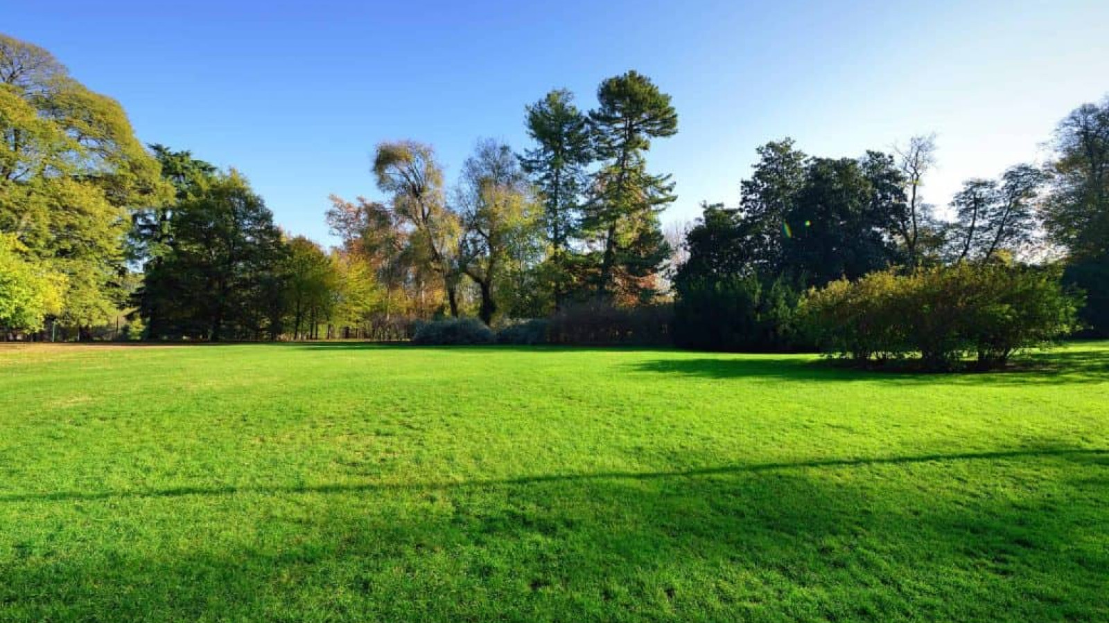 Terrain constructible de 620m2 à Locqueltas/ image 1