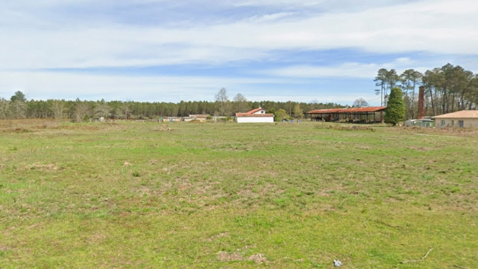 Terrain constructible de 588m2 à Laluque/ image 1