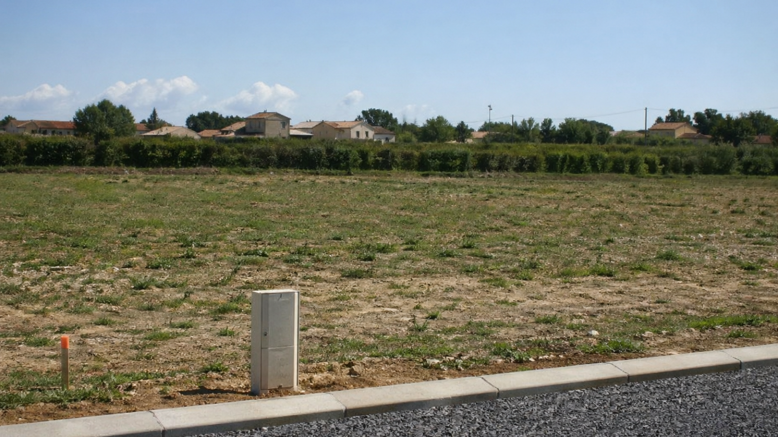 Terrain constructible de 818m2 à Carcarès-Sainte-Croix/ image 1