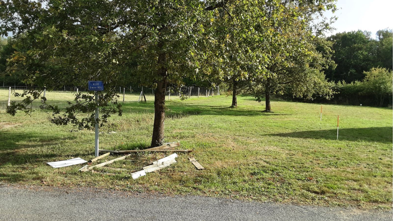 Terrain constructible de 563m2 à Jarzé Villages/ image 1