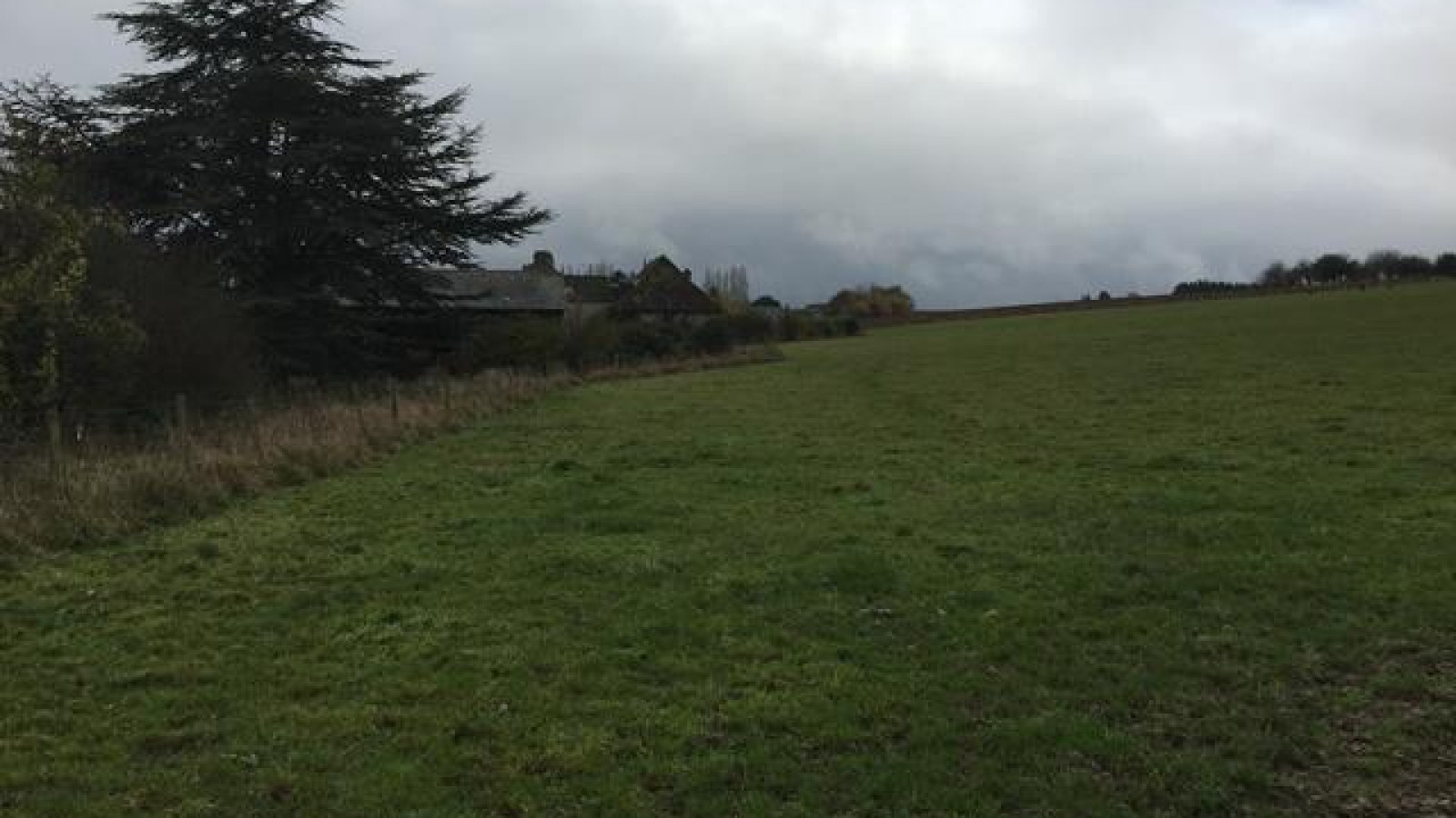 Terrain constructible de 553m2 à Montbazon/ image 1
