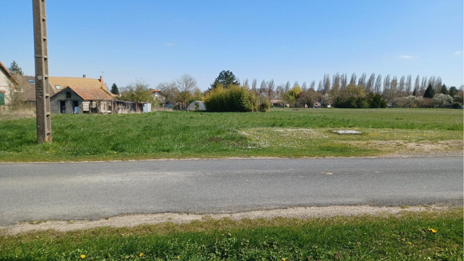Terrain constructible de 1260m2 à Ouzouer-des-Champs/ image 1