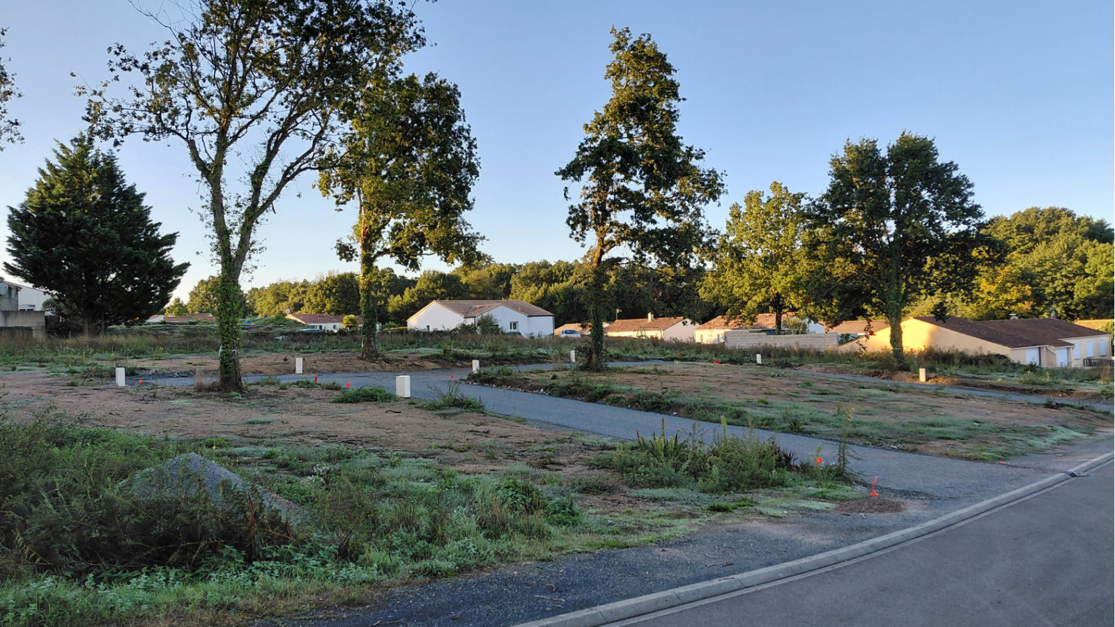 Terrain constructible de 364m2 à Poiroux/ image 1