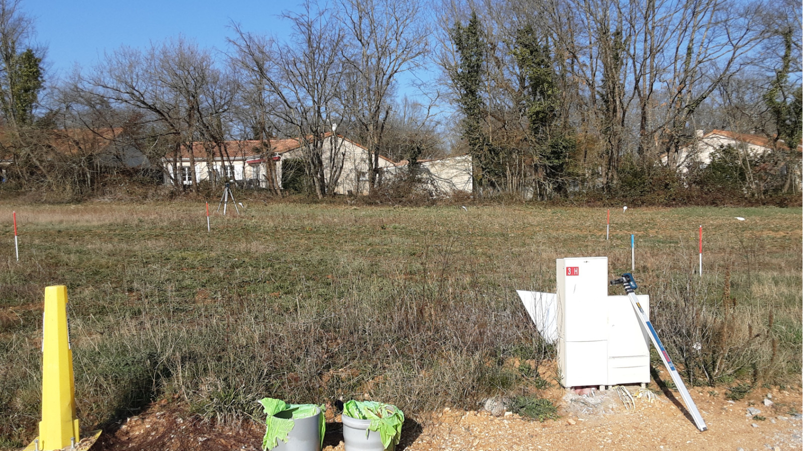 Terrain constructible de 439m2 à Bignoux/ image 1