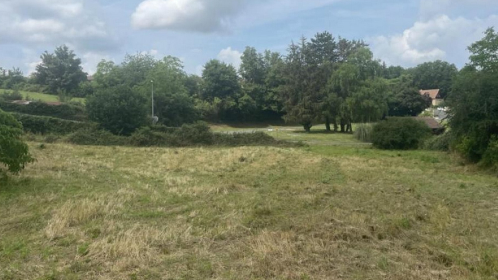 Terrain constructible de 4242m2 à Dangé-Saint-Romain/ image 1