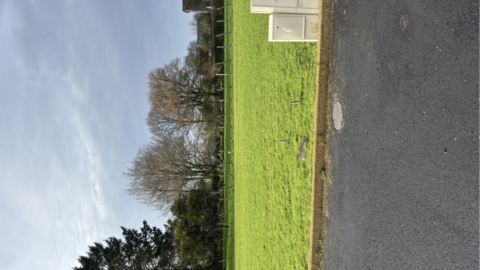 Terrain constructible de 345m2 à Pluherlin/ image 1