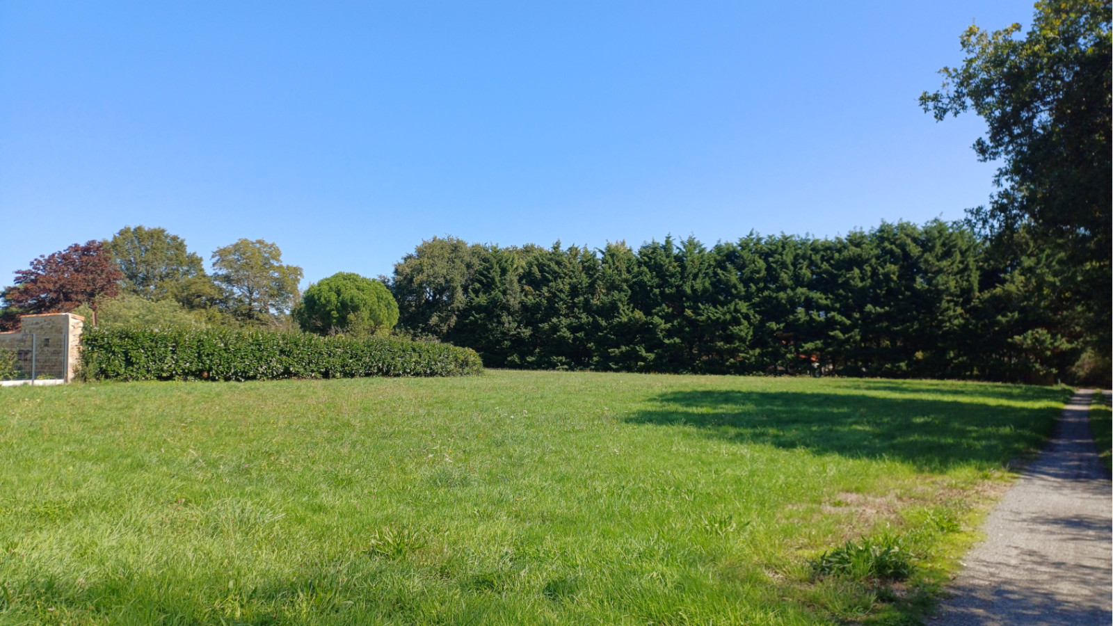 Terrain constructible de 690m2 à La Chaize-Giraud/ image 1