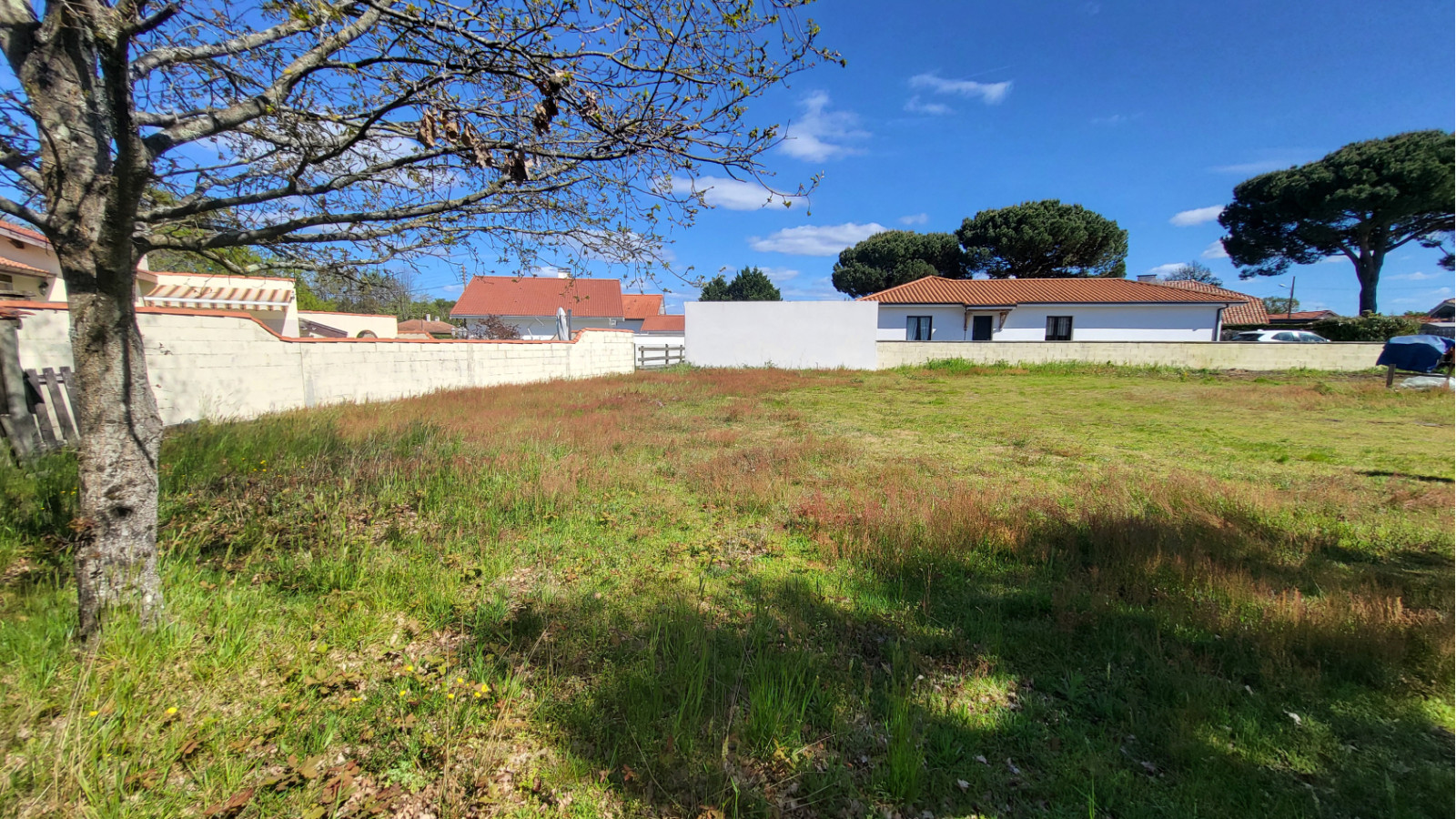 Terrain constructible de 653m2 à Arès/ image 1