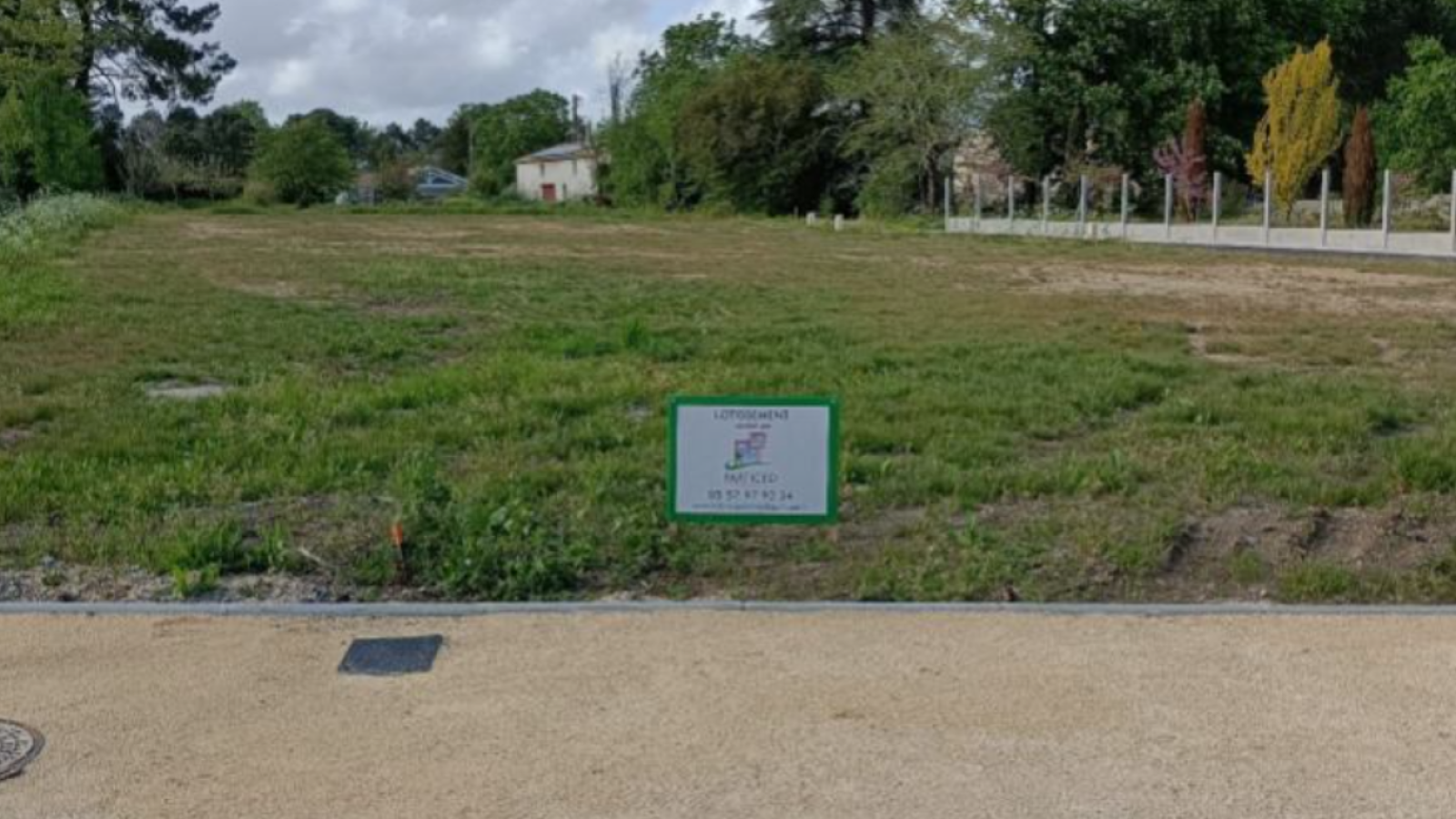 Terrain constructible de 645m2 à La Brède/ image 1