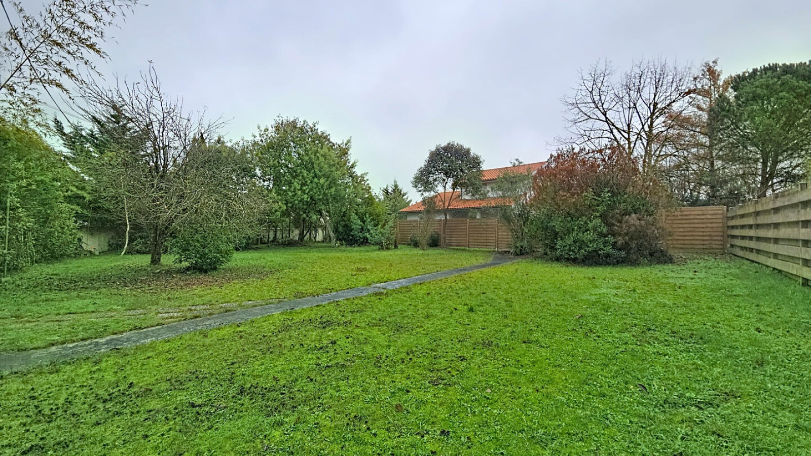 Terrain constructible de 1000m2 à La Brède/ image 1