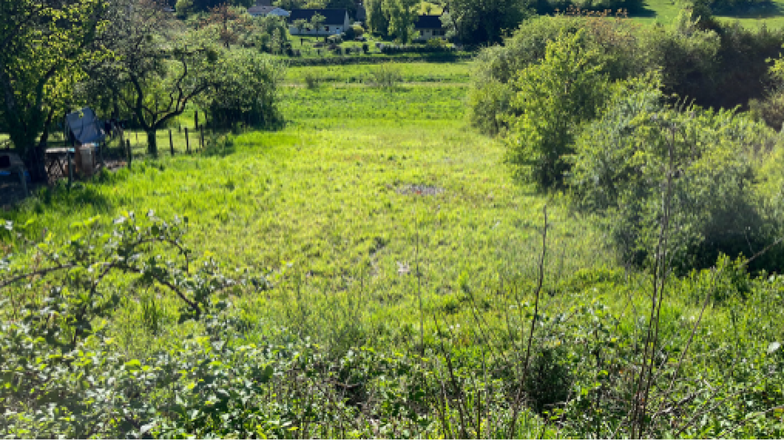 Terrain constructible de 931m2 à Gemeaux/ image 1