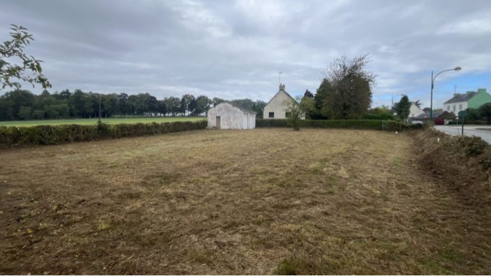 Terrain constructible de 414m2 à Augan/ image 1