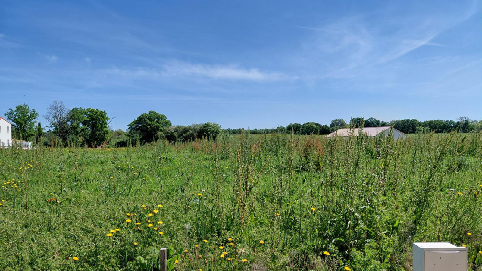 Terrain constructible de 385m2 à Sainte-Cécile/ image 1