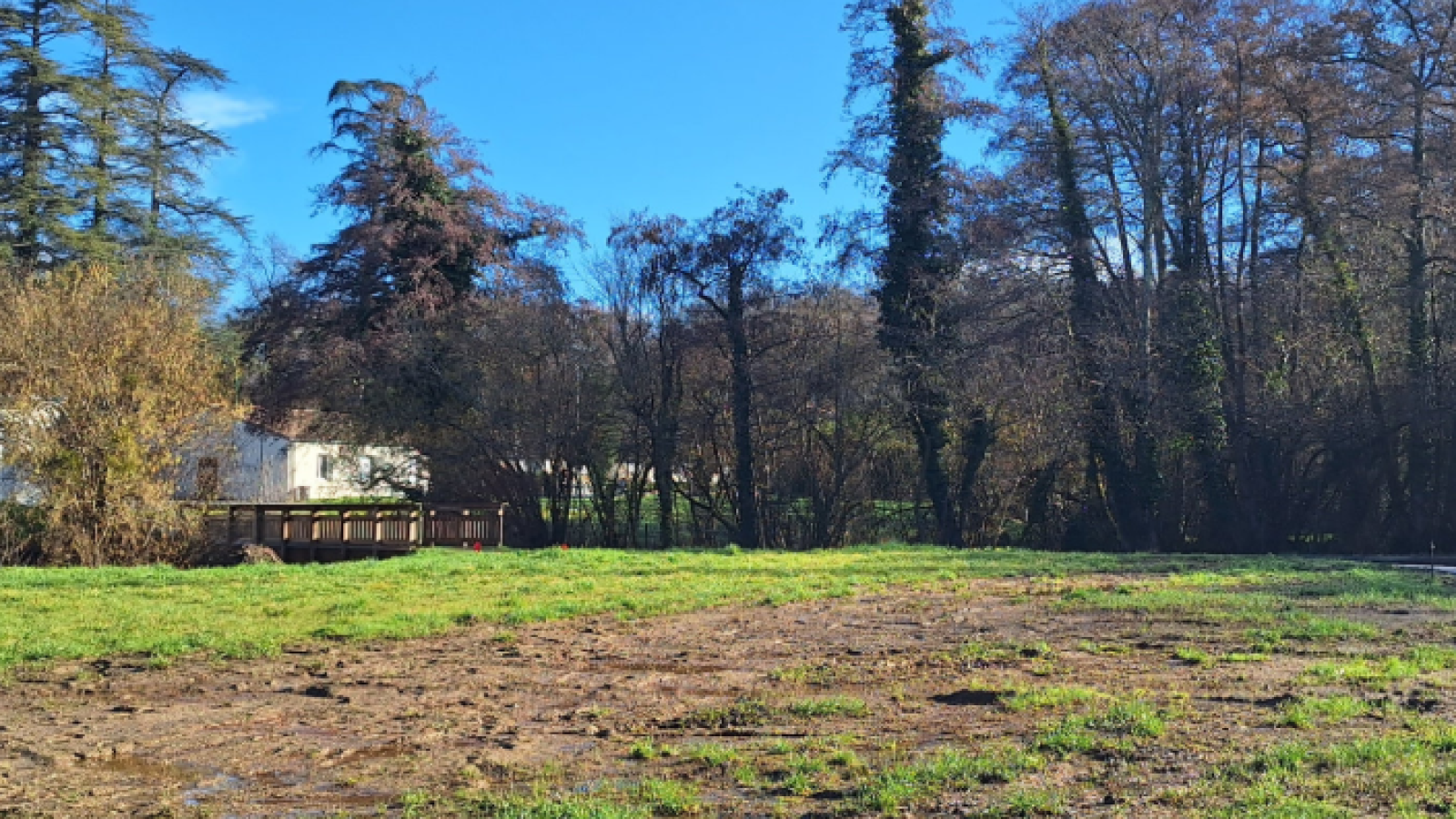 Terrain constructible de 477m2 à Vayres/ image 1