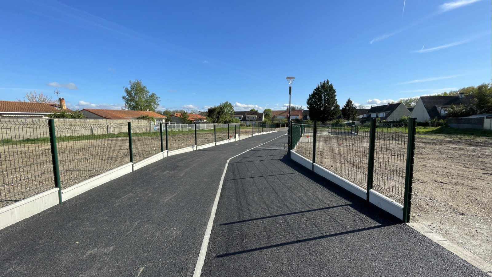 Terrain constructible de 493m2 à Saint-Médard-en-Jalles/ image 1