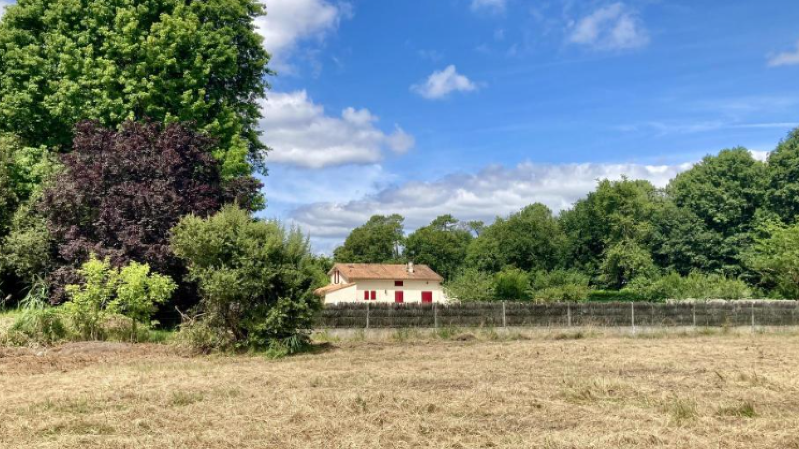 Terrain constructible de 393m2 à Le Taillan-Médoc/ image 1