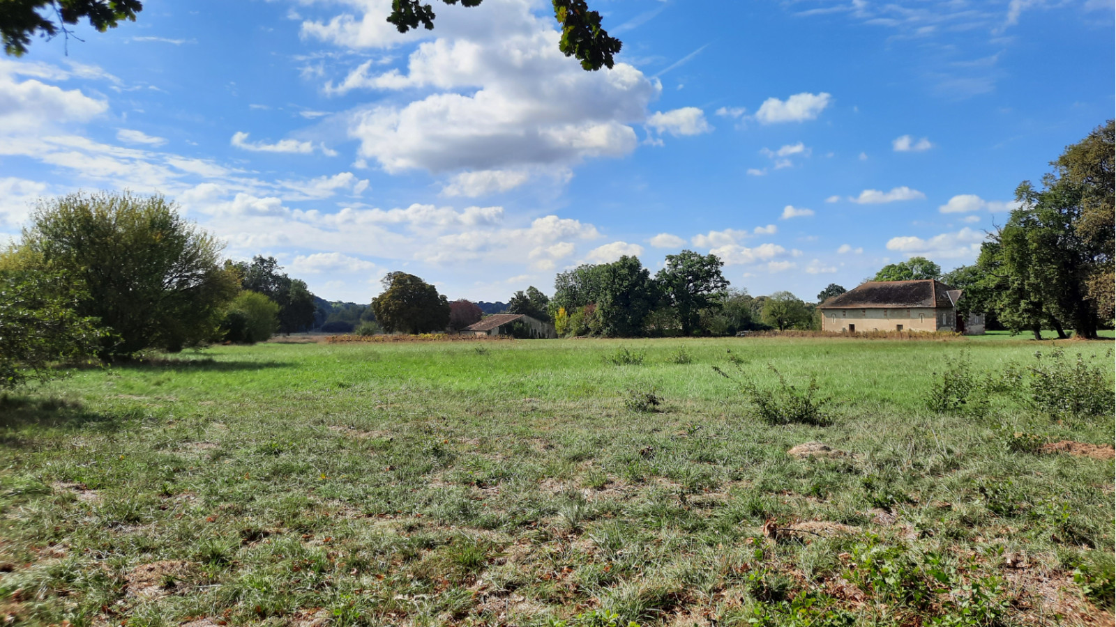 Terrain constructible de 829m2 à Saint-Loubès/ image 1
