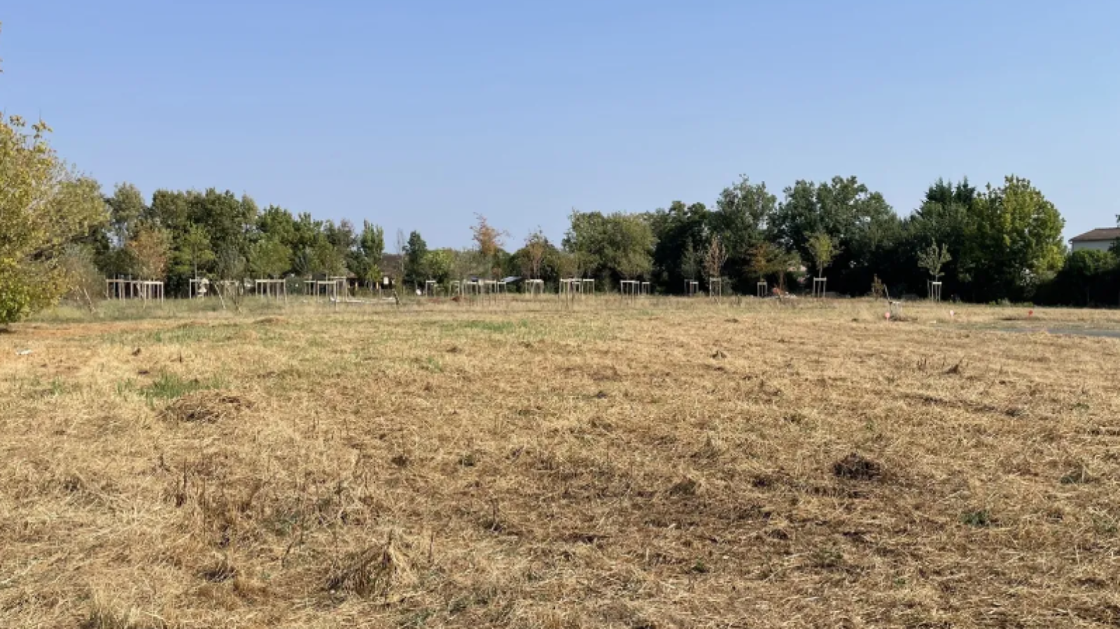 Terrain constructible de 753m2 à Galgon/ image 1