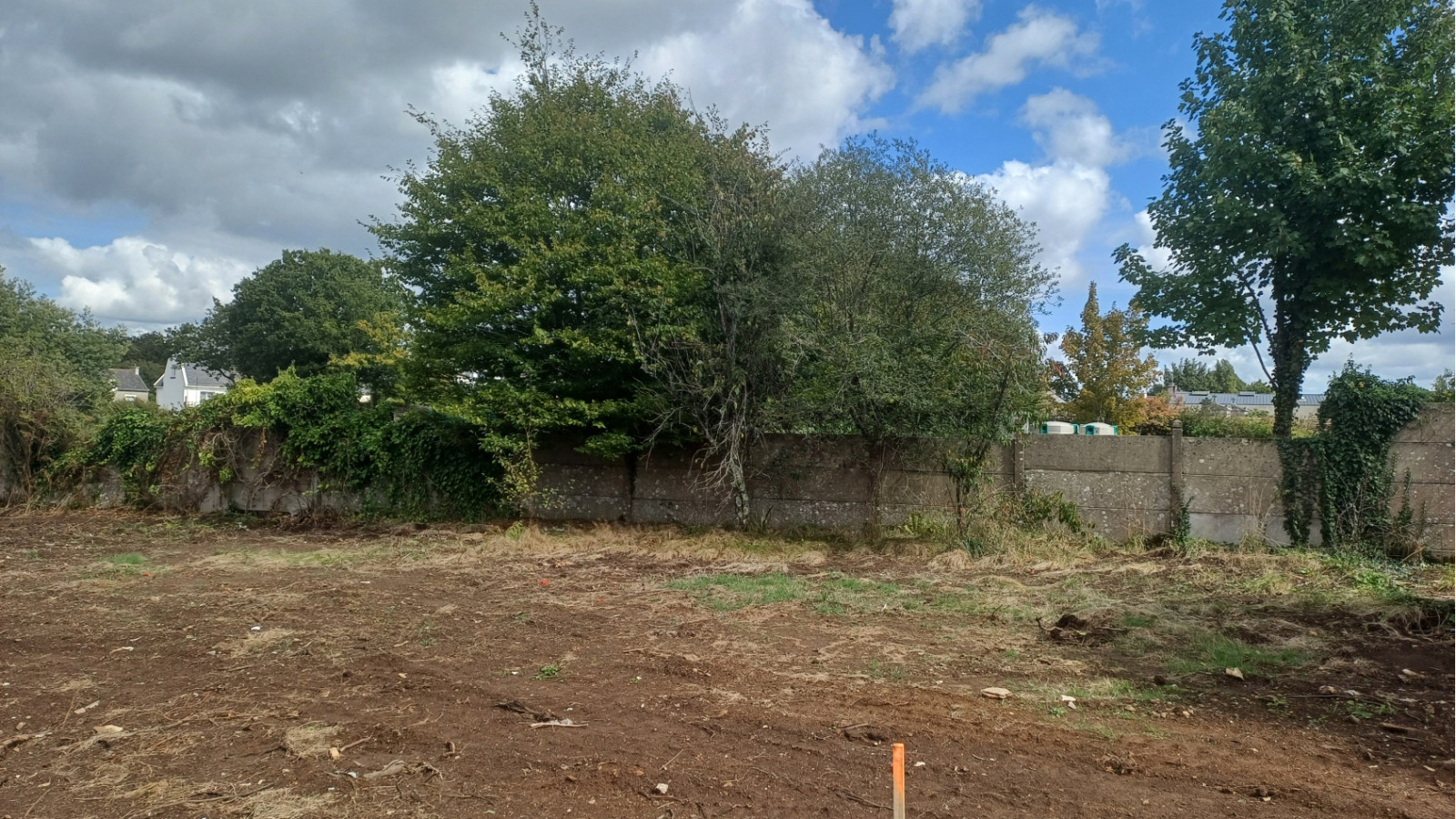 Terrain constructible de 432m2 à Taupont/ image 1
